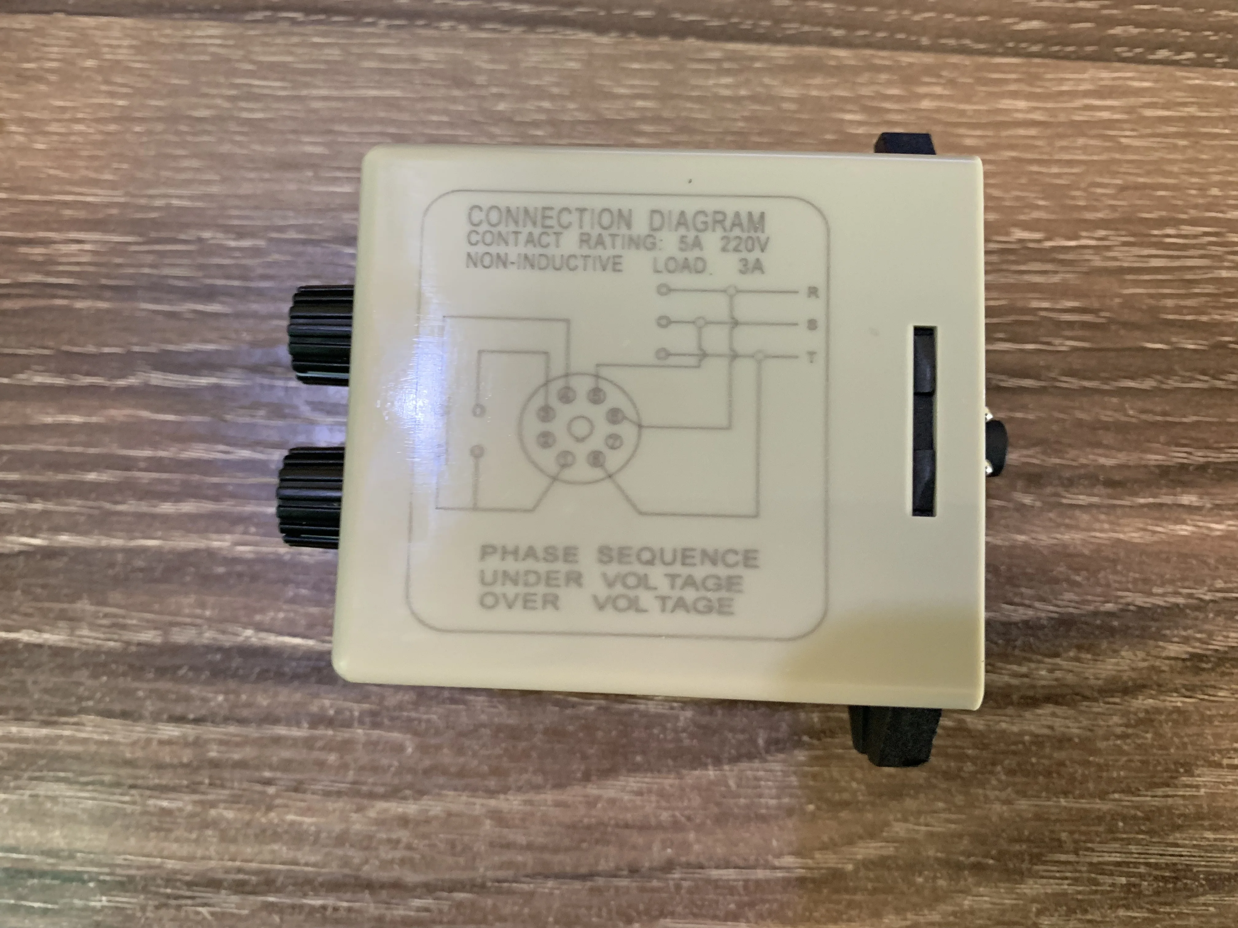 Новое стандартное реле защиты от перенапряжения и последовательности фаз