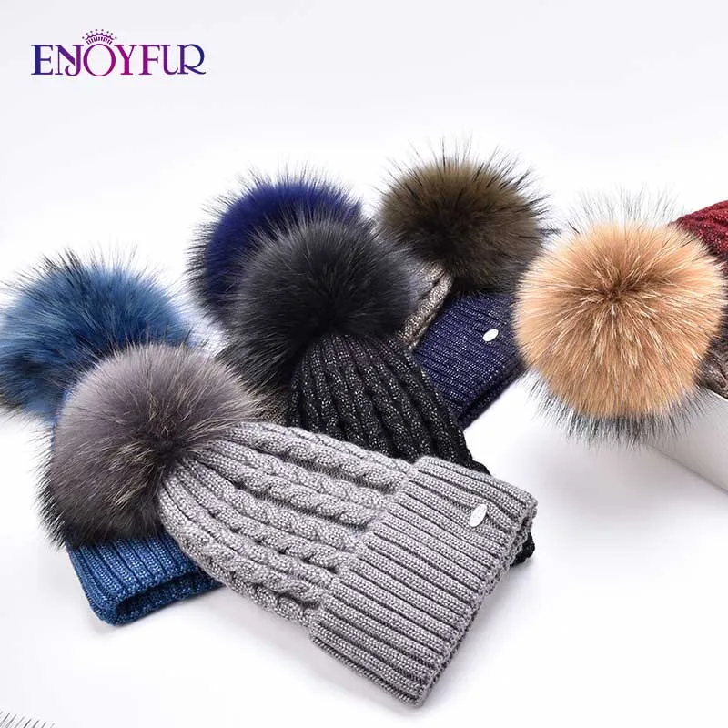 ENJOYFUR, модные зимние вязаные женские шапки из меха енота, женские шапки с помпонами, золотые и серебряные вязаные шапки
