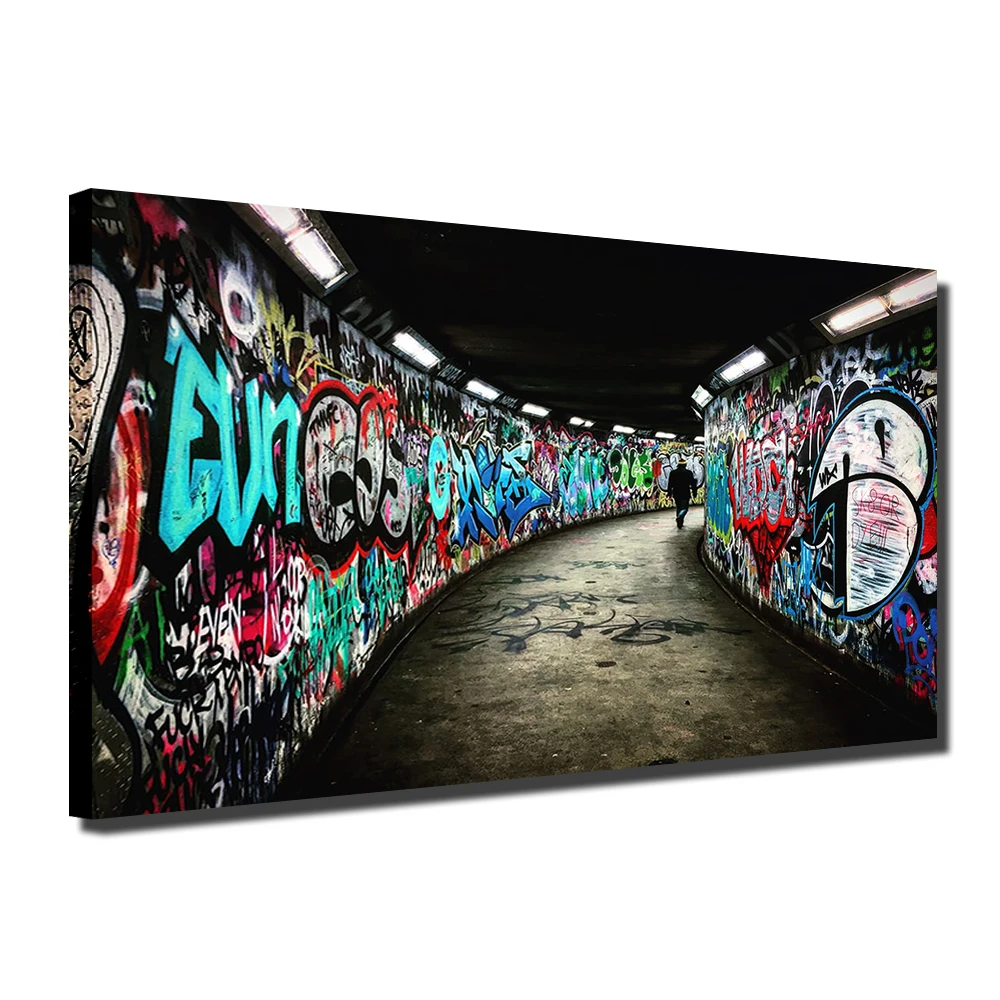 Огромный постер HD с изображением Человека ходящего по коридору граффити