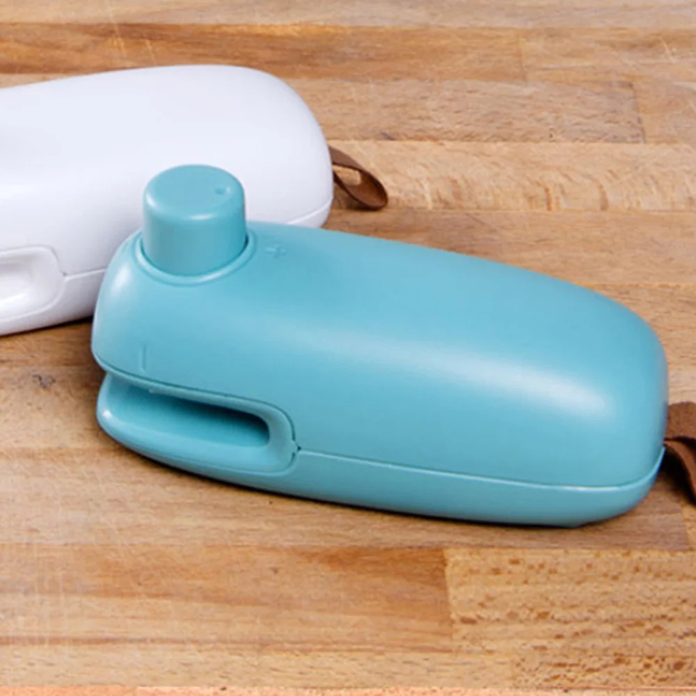 

Bag Sealing Machine Mini Porable Manual Hand Press Food Packing Bag Sealer for Food Savers Storage (Random Color, Battery)