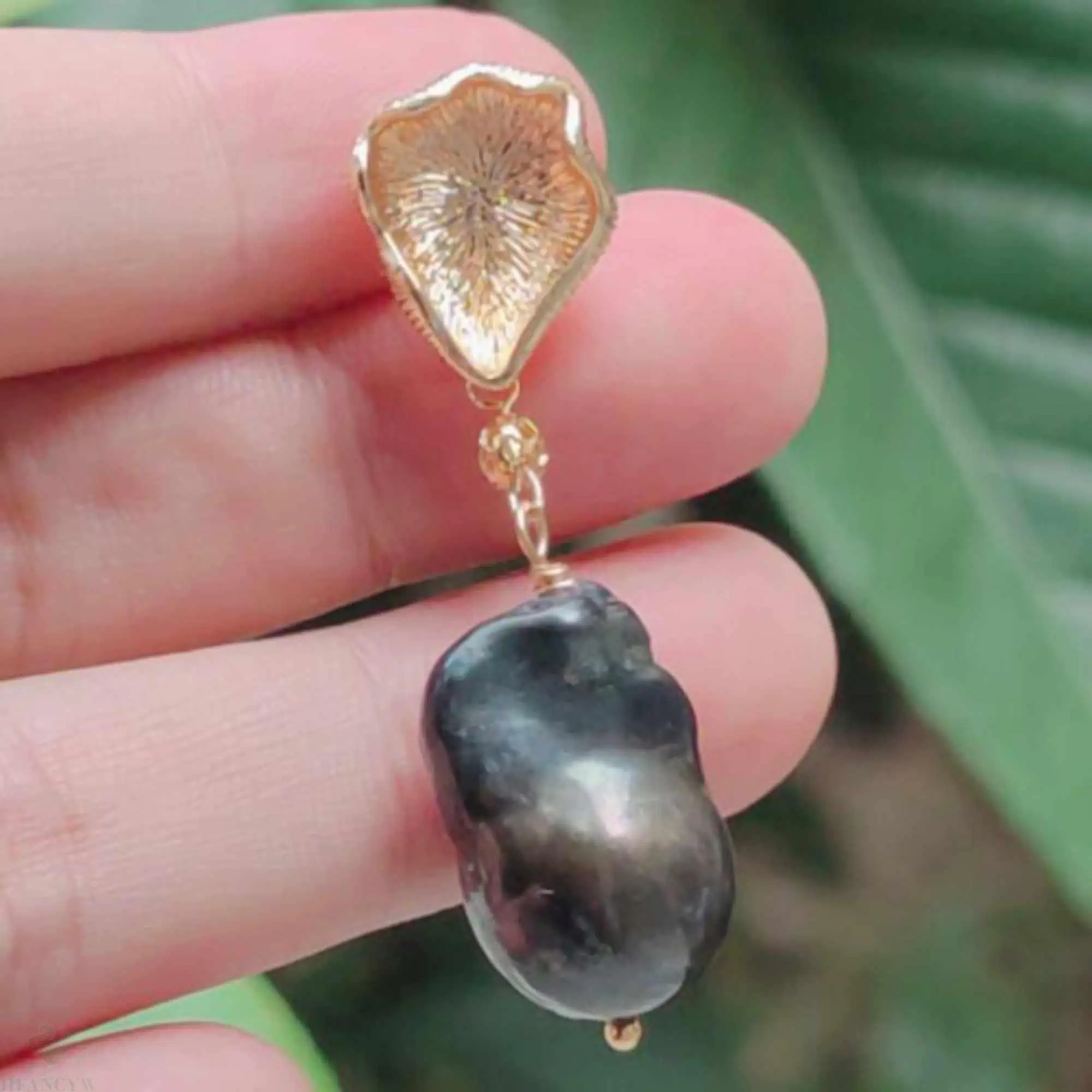 

Natural Baroque black pearl eardrop 18K gold Earrings gift Fashion Aquaculture Accessories Holiday gifts Wedding CARNIVAL Gift