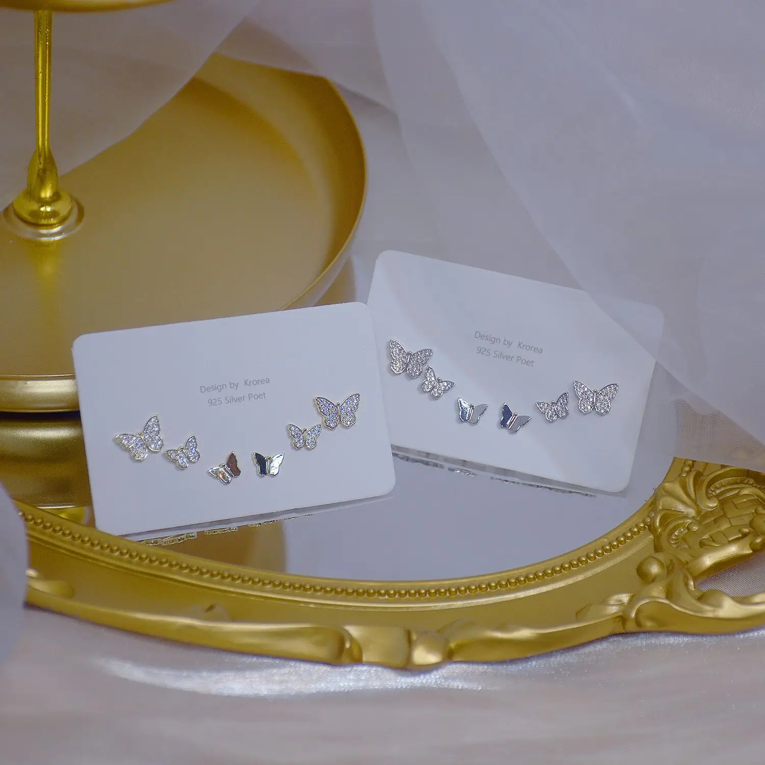 Женские серьги гвоздики с блестящей стороной и кристаллами бабочками модные