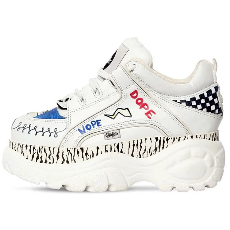 Белые кеды на высокой платформе 7 см из натуральной кожи с граффити женские