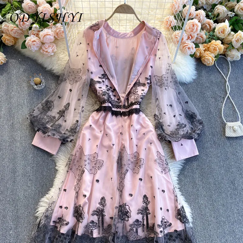 

Retro Mesh Stitching Dress Women 2021 Spring Round Neck Puff Sleeve Embroidery Fashion A-Line Slim Dresses Zipper Female VT17