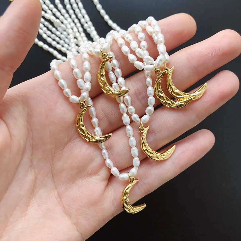 

Amaiyllis 18K Gold Freshwater Pearls Handmade Moon Clavicle Necklace Tin foil Folds Crescent Pendants Necklace For Women Jewelry
