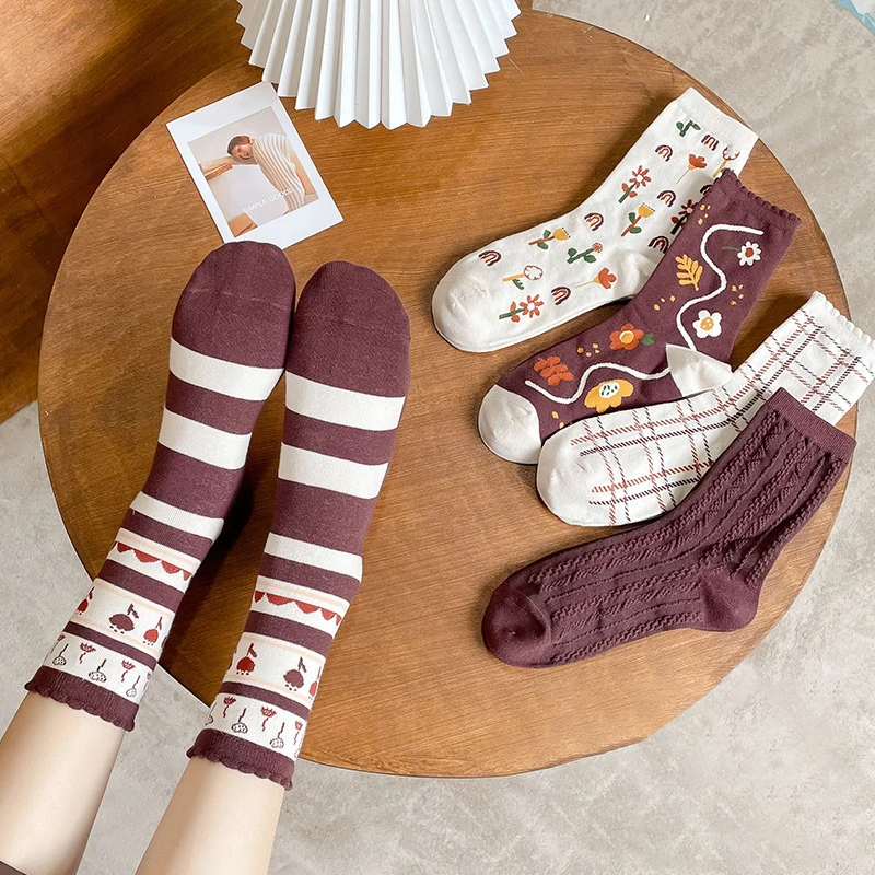

3Pairs Women's Socks Autumn And Winter Retro Coffee Tube Socks Korean Fashion Flower Lace Socks Ladies Cotton Socks TJ3154