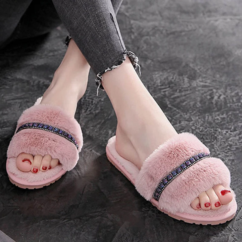 Тапочки стразы женские на плоской подошве однотонные пушистые шлепанцы
