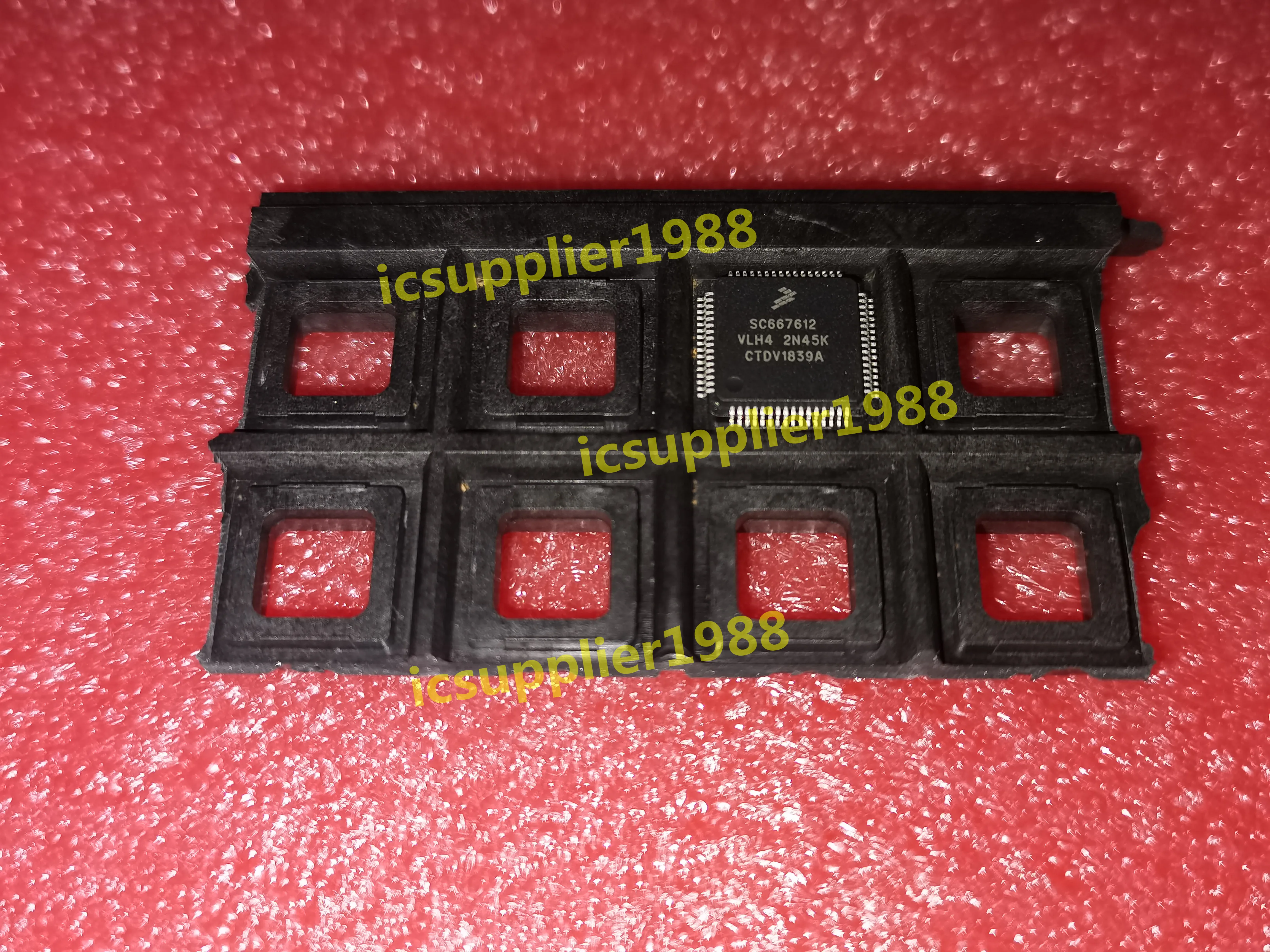 

Фонарь SC667612 SC667612VLH4 QFP64 1 шт.