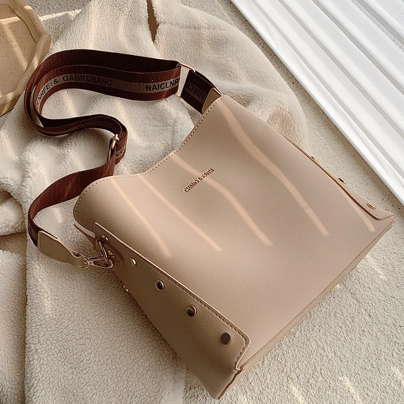 

Totes Bags Women Large Capacity smooth Handbags Women PU Shoulder Messenger Bag Female Retro Daily Totes Lady Elegant Handbags