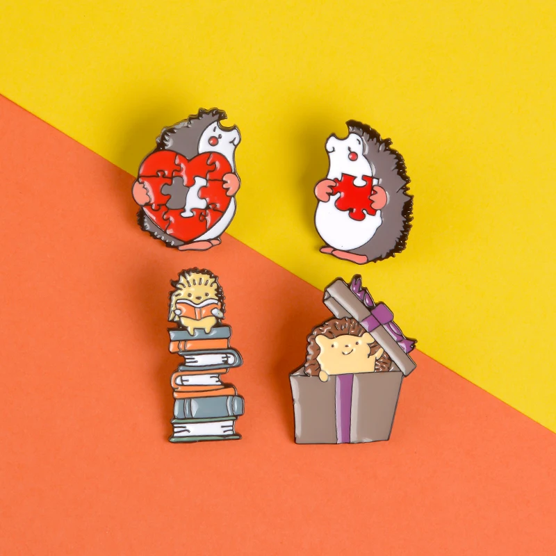 Эмалированная булавка пазл Ежик в подарочной коробке|Броши| |
