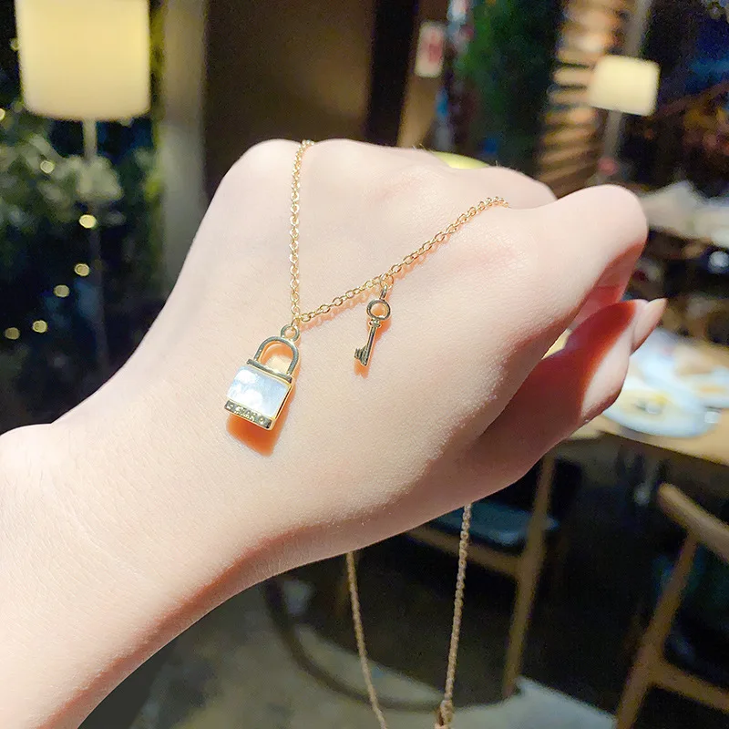 

Women Stainless Steel Key Locket Pendant Necklace Chain Fashion Jewelry Cute Choker Necklace Decorations Accessories For Girls