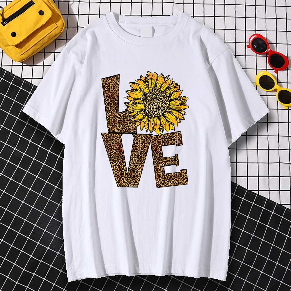 

Retro Clothing Aesthetic Crewneck Sun Flower Representing Love Print Tshirts Men Fashion Simplicity T-Shirt Tshirt Man Kohpweran