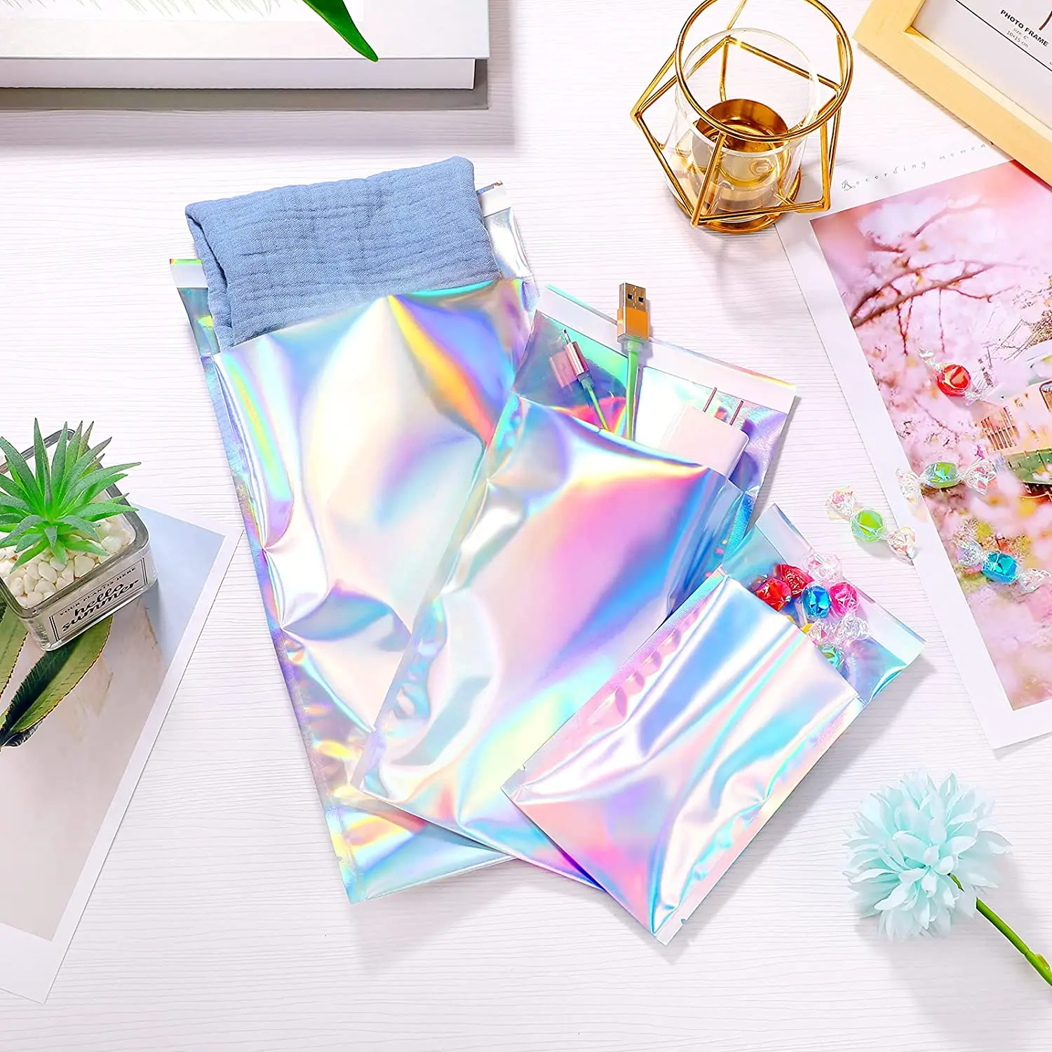 

Wholesale Laser Laser Self-Sealing Plastic Envelope Mailing Storage Bag Holographic Gift Jewelry Express Packaging Bag