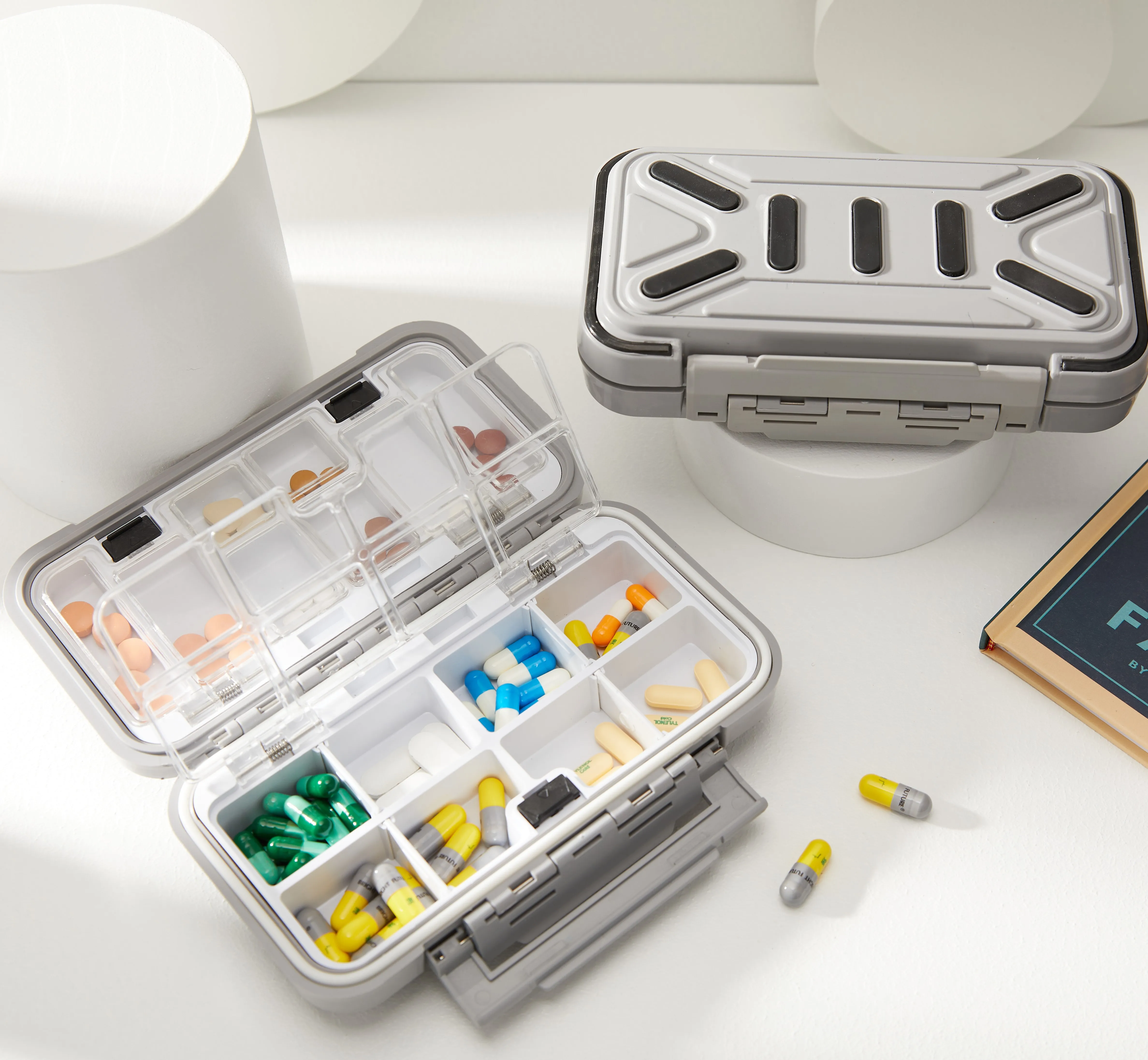 

Anti-Fall Pill Case Anti-Vibration Pills Box High Capacity Storage Box Square Weekly Storage Organizer Secret Compartment Hat