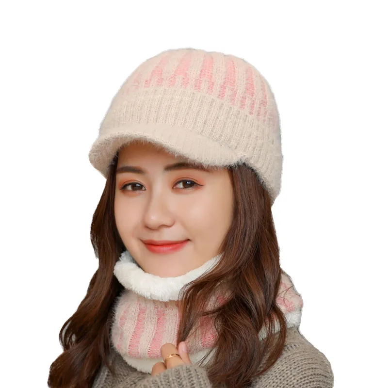 Брендовые новые зимние шапки с козырьком женские вязаные разных цветов шапочки