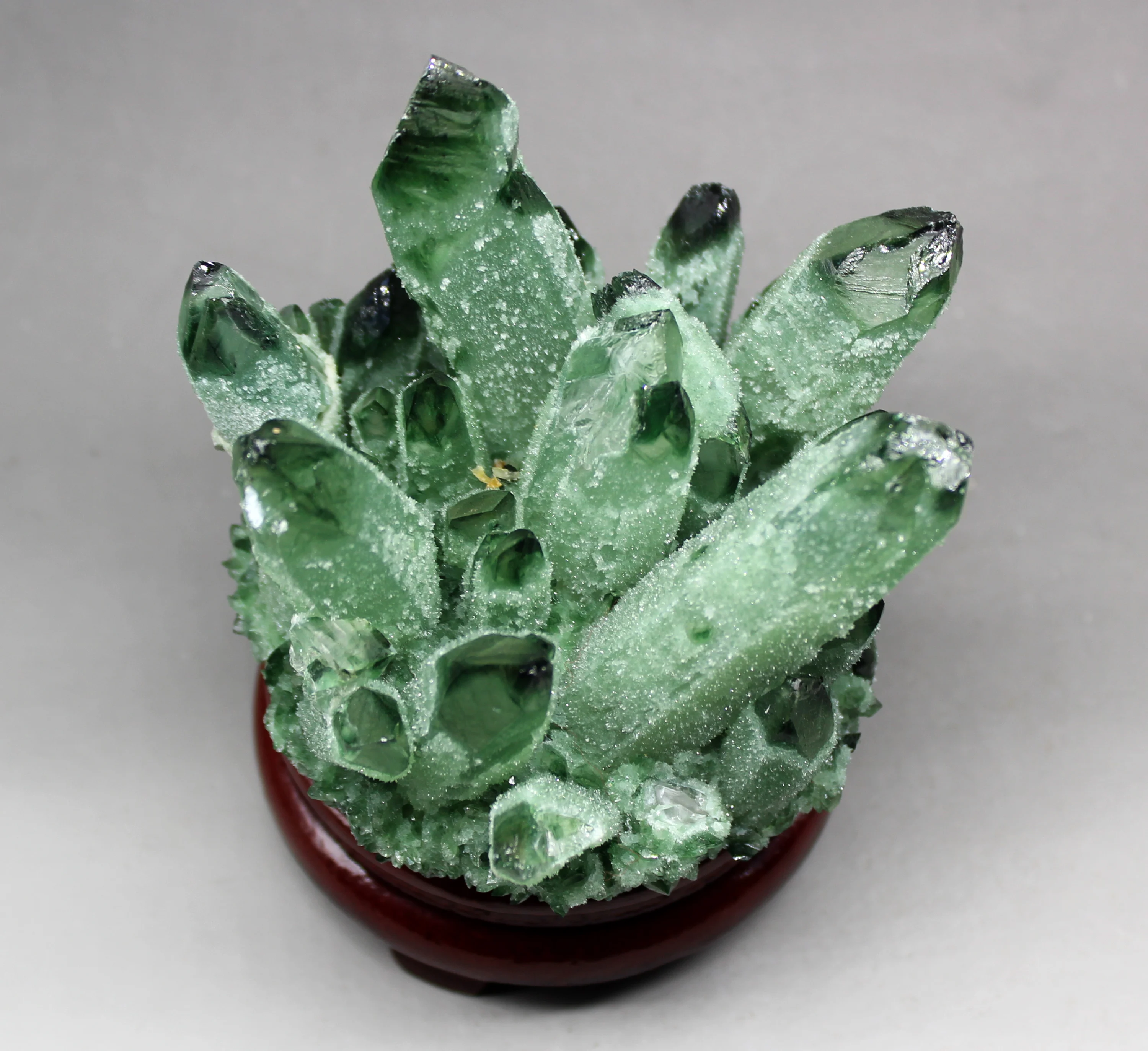 693 г натуральный зеленый Ghost Phantom Quartz Кристалл кластер кристаллы и камни лечебные