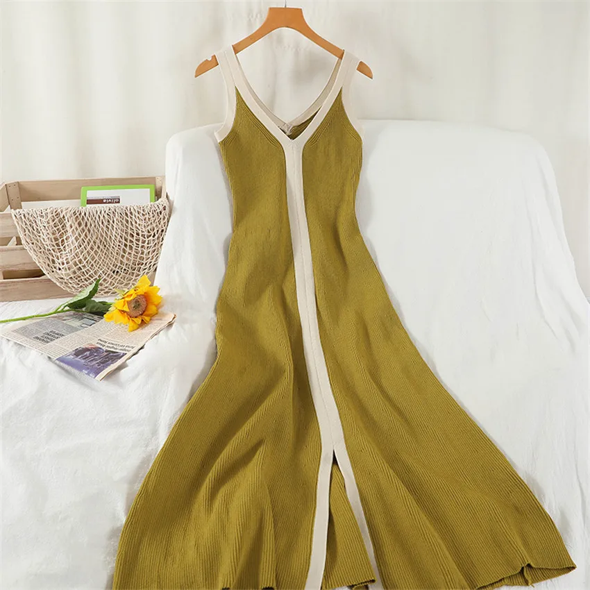 

Платье женское трикотажное на бретельках, с V-образным вырезом