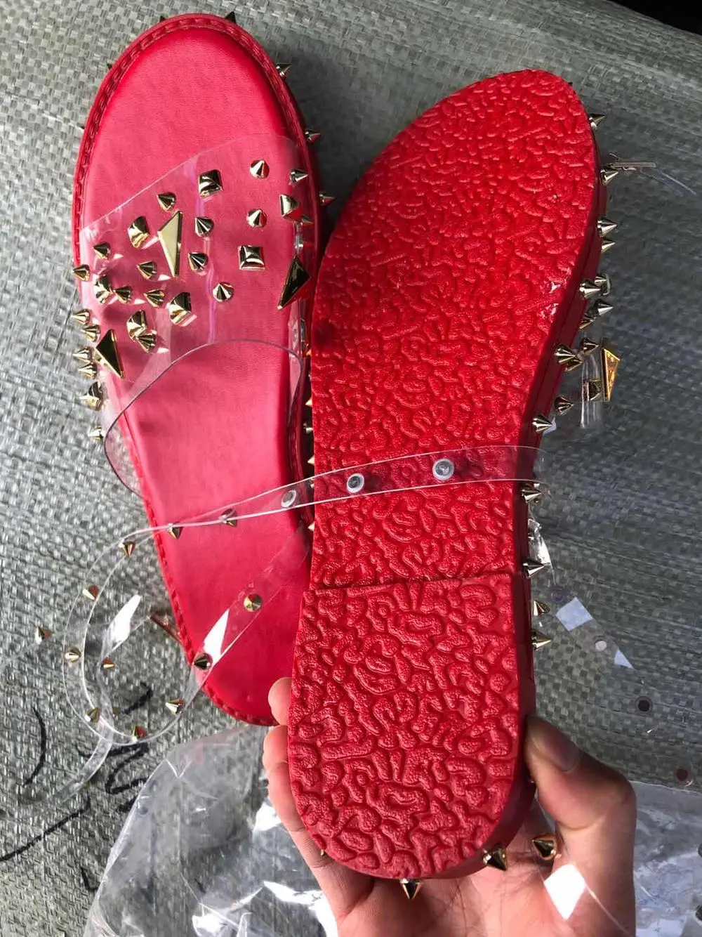 

2020 New Design Women Rivet Flat Fashion Sandals Solid Sandals Beach Shoes Rivet Transparent Sandals