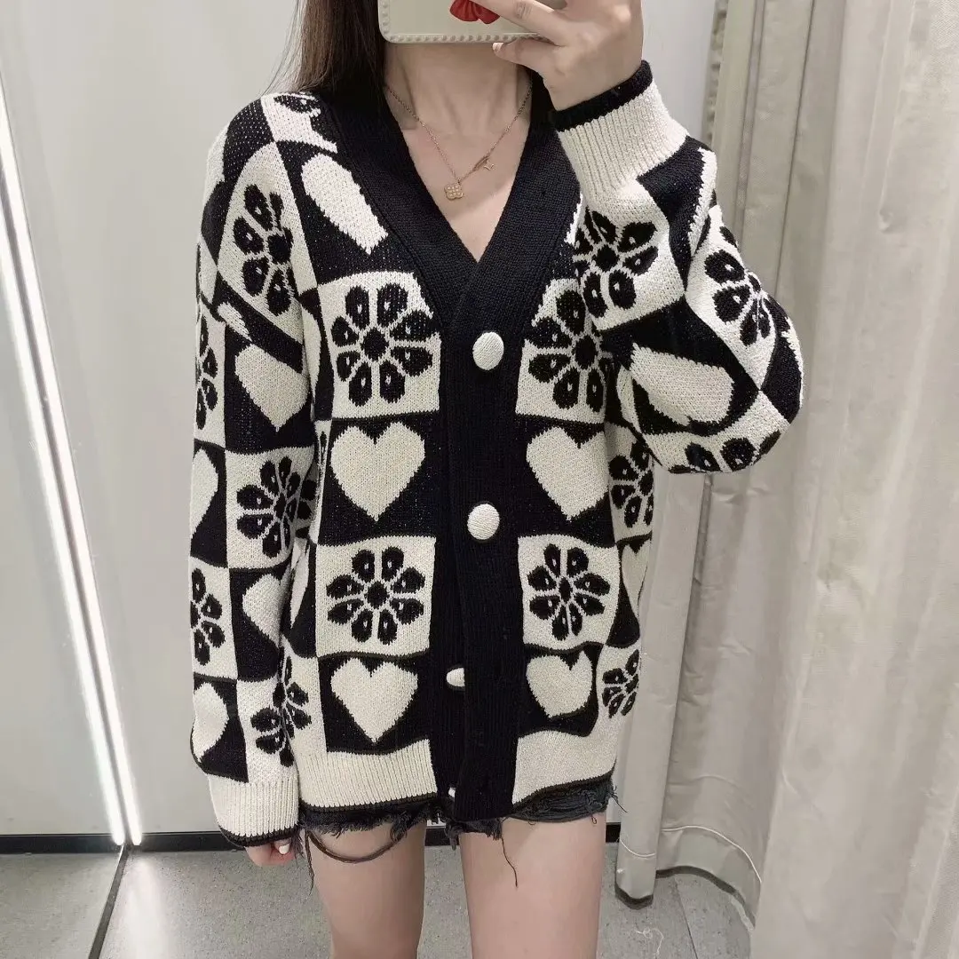 

KRSB Spring Autumn Beige v-Neck Single-Breasted Flower Printing Loose Sweater Cardigan Long-Sleeved Sweater Casual British