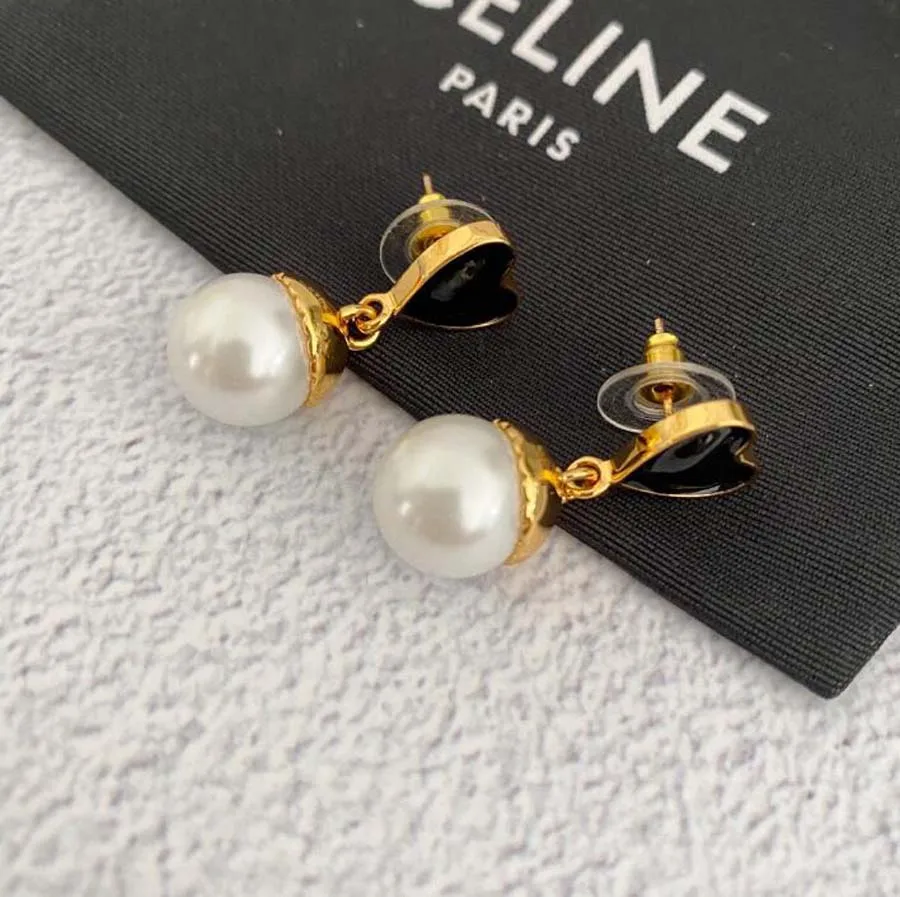 

Simple unique design love pearl earrings elegant women pearl black heart peach tender OL formal classic eardrop
