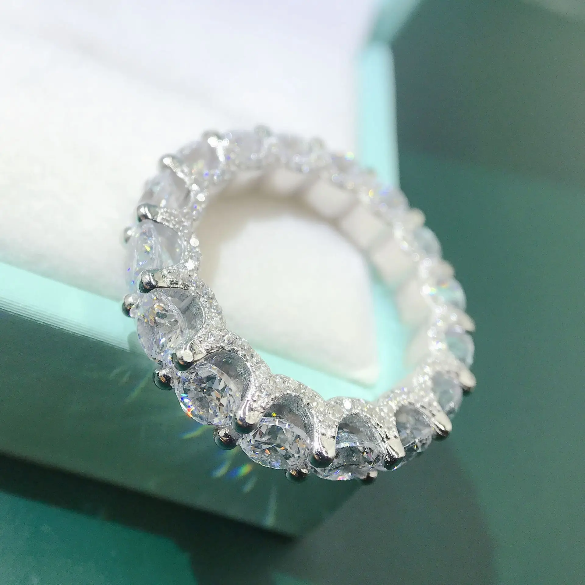 

S925 elegant and chic Mosangshi high carbon diamond middle finger ring