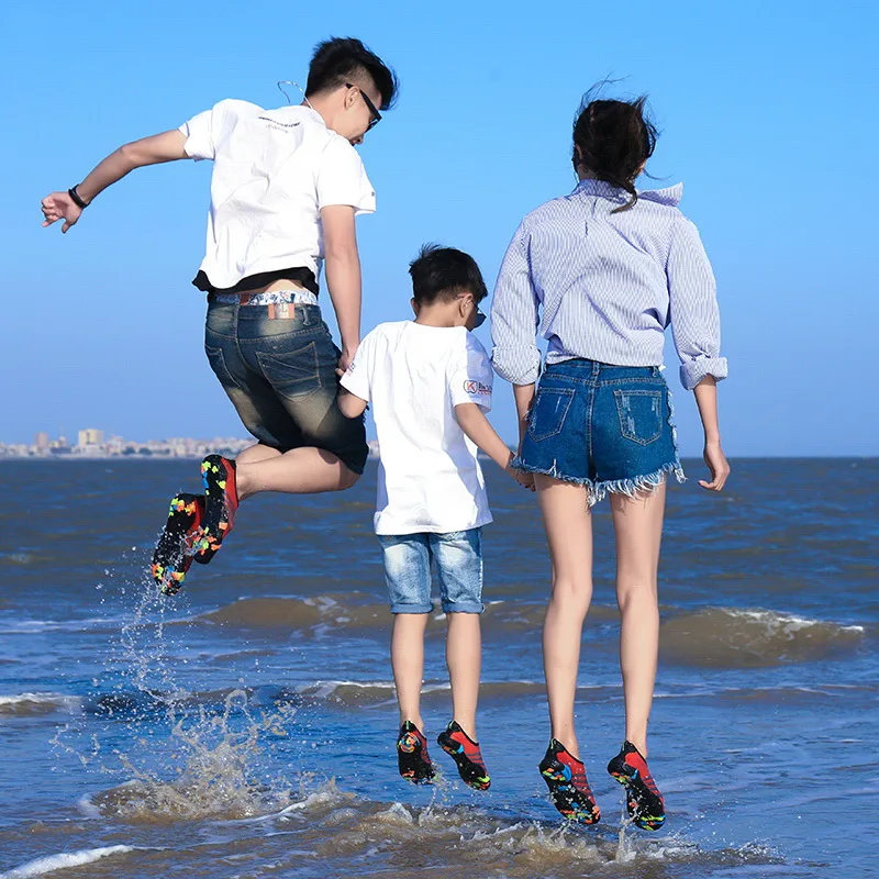 

2020 Swimming Water Aqua Shoes Men Women Beach Camping Shoes Adult Aqua Flat Soft Walking Lover yoga Shoes Non-slip sneakers
