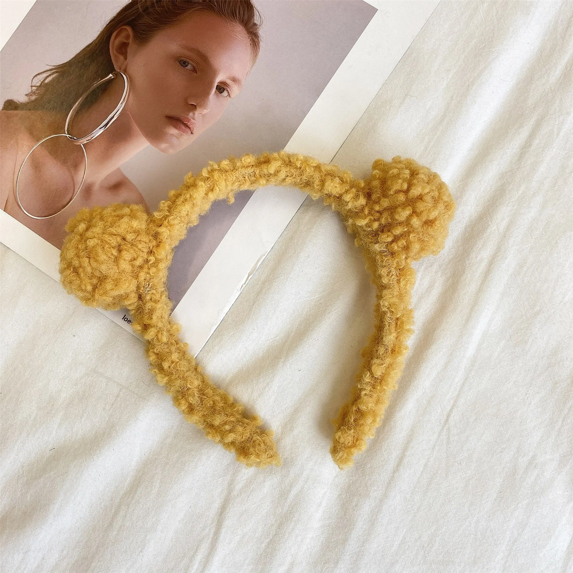 

Korean autumn and winter retro French velvet headband headband female all-match outward decoration net red hairpin pressure hair