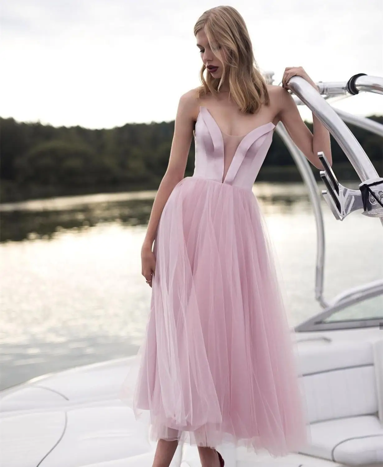 

Женское вечернее платье без рукавов, розовое короткое простое ТРАПЕЦИЕВИДНОЕ ПЛАТЬЕ на бретелях-спагетти с глубоким V-образным вырезом, эле...