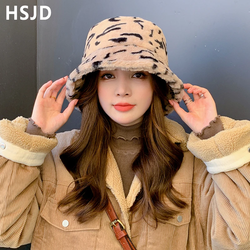 Панама женская зимняя с леопардовым принтом плюшевая теплая из искусственного