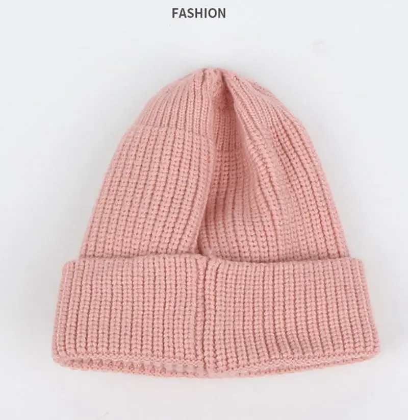 Плюшевая игрушка вязаная шапочка карамельного цвета осенне зимняя Шапка бини