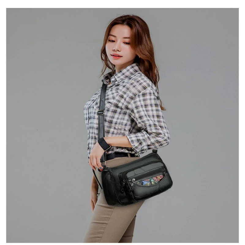 Женская сумка через плечо из овечьей кожи вместительная мягкая с принтом и