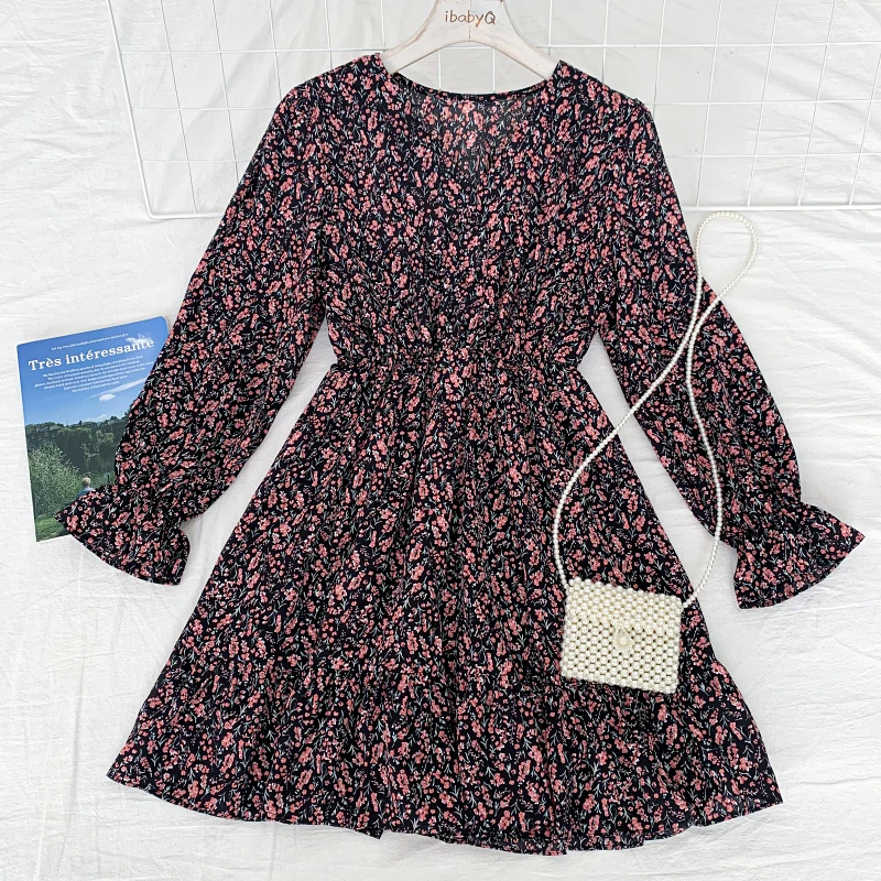 

2021 Spring and Summer New Gentle All-match Small Floral V-neck High Waist Slim Flared Sleeve Dress Short Female