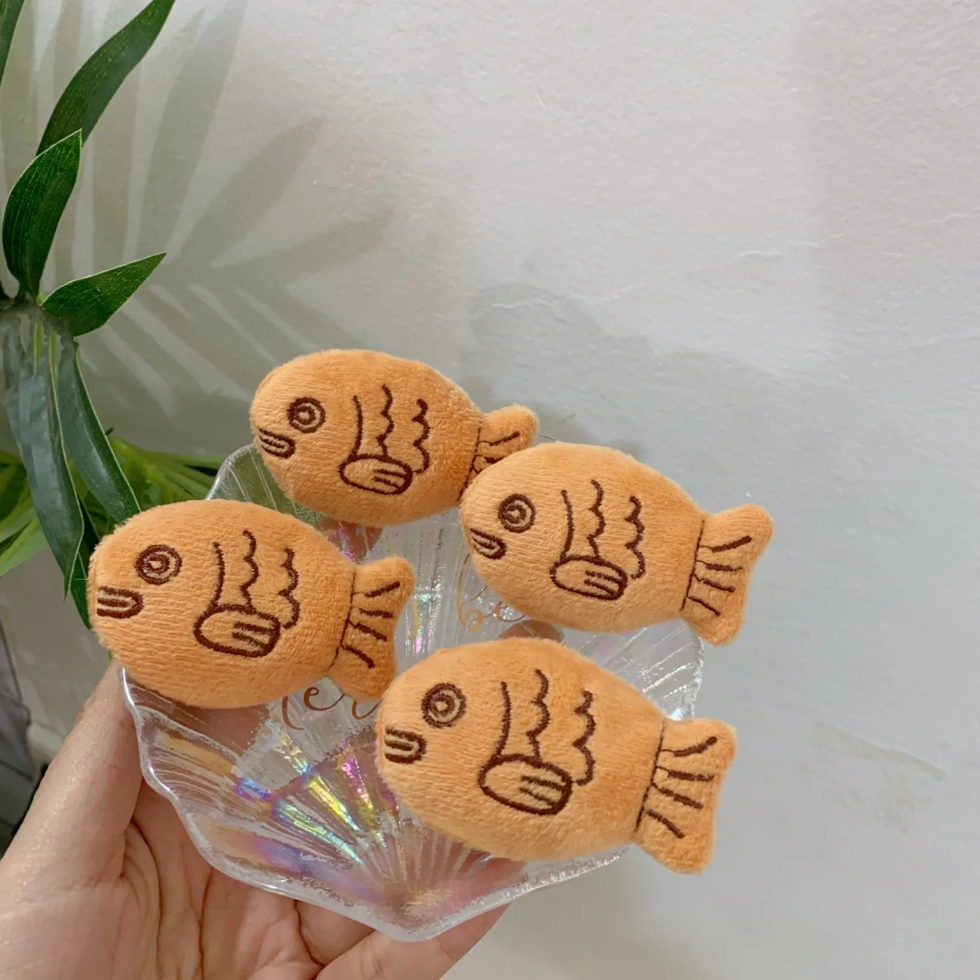 

Брошь плюшевая с рыбой, брошь для рюкзака, для свитера, булавка-брошь, подарок