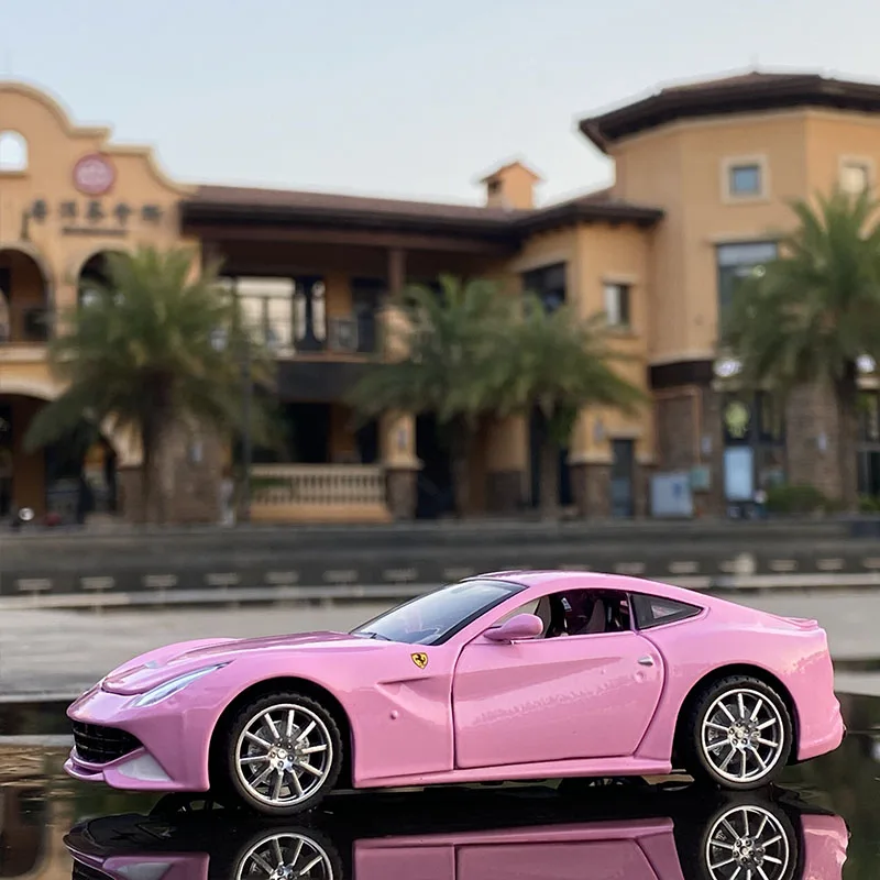 Модель супер Спортивного Автомобиля Ferrari F12 Розовая модель автомобиля из сплава