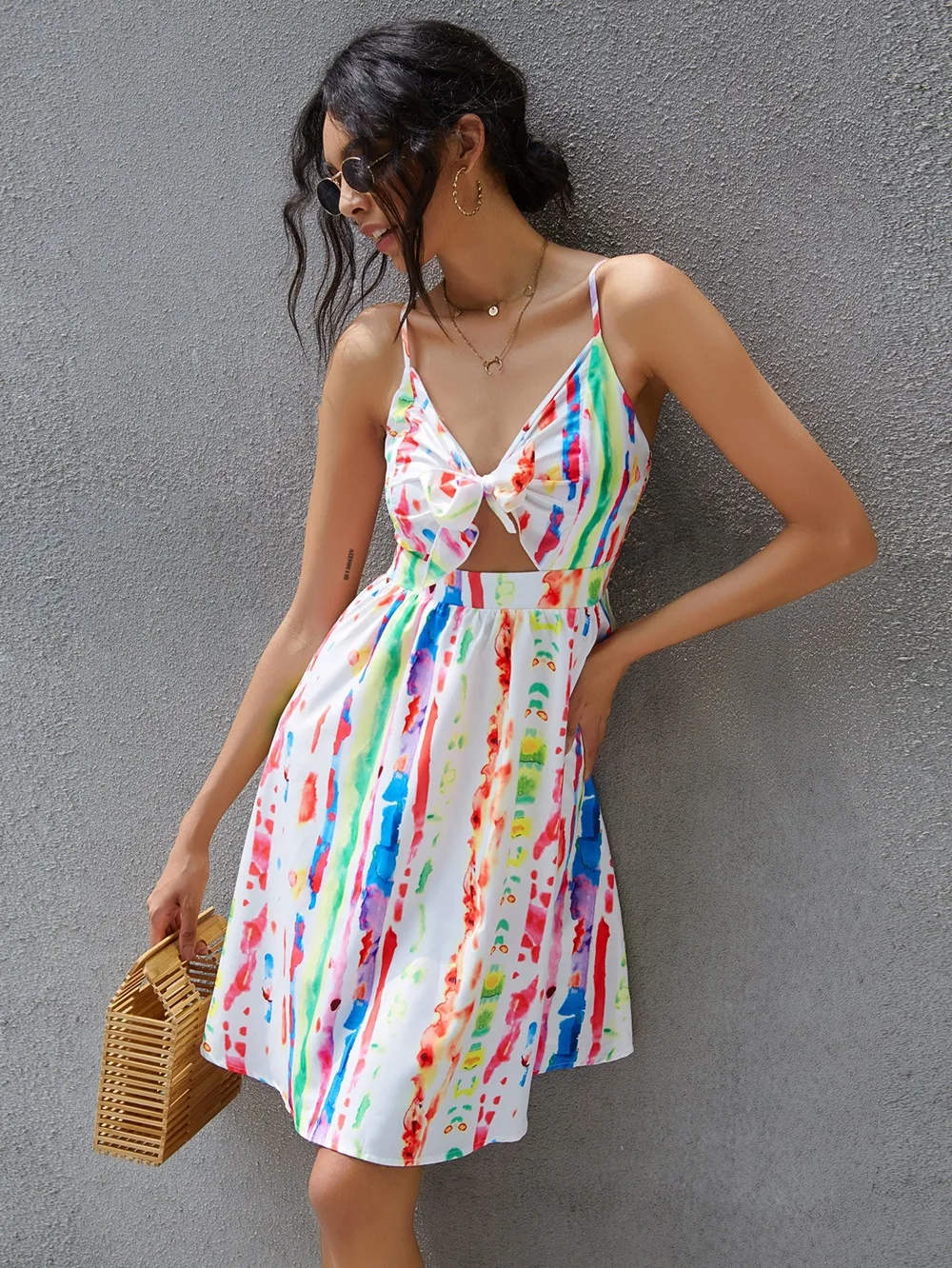 

Новинка лета 2021, женское пляжное платье в европейском и американском стиле, укороченное цветное платье на бретельках с бантом, короткая юбк...