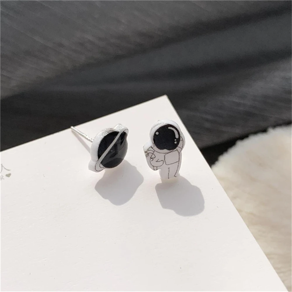 

NEW Earth Astronauts Han Edition Geometric Asymmetric Earrings Female Fashion Stud Earrings Jewelry Accessories
