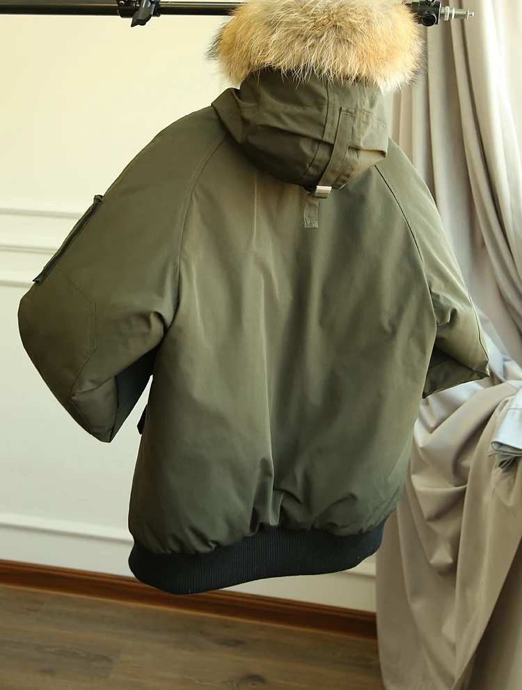 Женская куртка пилот в стиле милитари зимняя короткая с воротником из