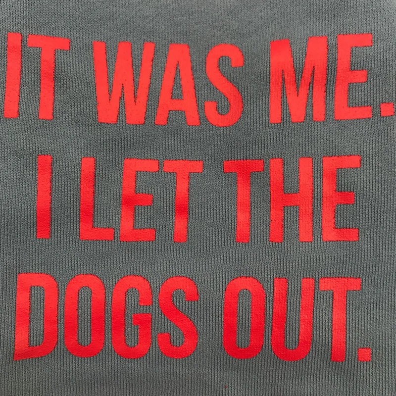 Красный жилет модный наряд собачий с буквами собаки флисовый теплый осенне