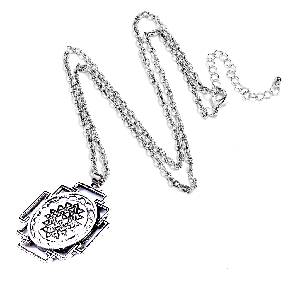 

2021 New Popular Zinc Alloy Tree Of Life Necklace In Europe And America Bijoux