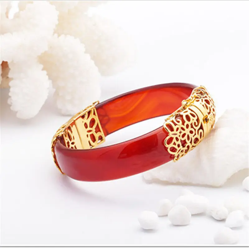 Женский браслет с позолотой инкрустированный натуральным красным агатом |