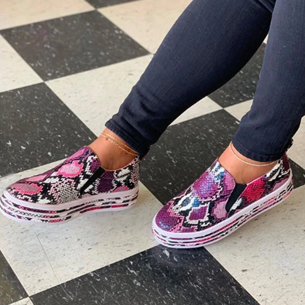 Женская обувь на плоской подошве Модные разноцветные кроссовки из змеиной кожи с