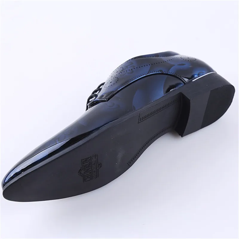 Мужские модельные туфли с острым носком из лакированной кожи красные черные