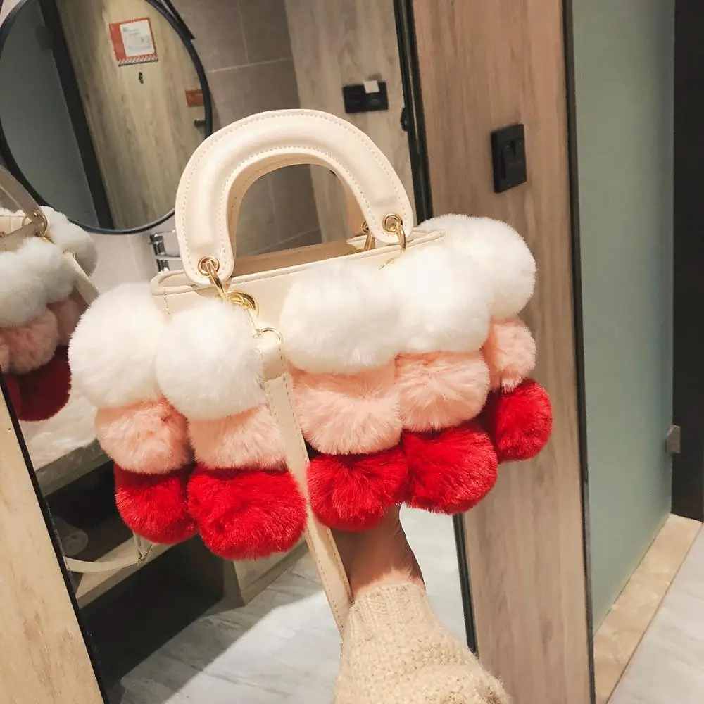 Сумка женская осенне-зимняя мягкая с цветными помпонами | Багаж и сумки