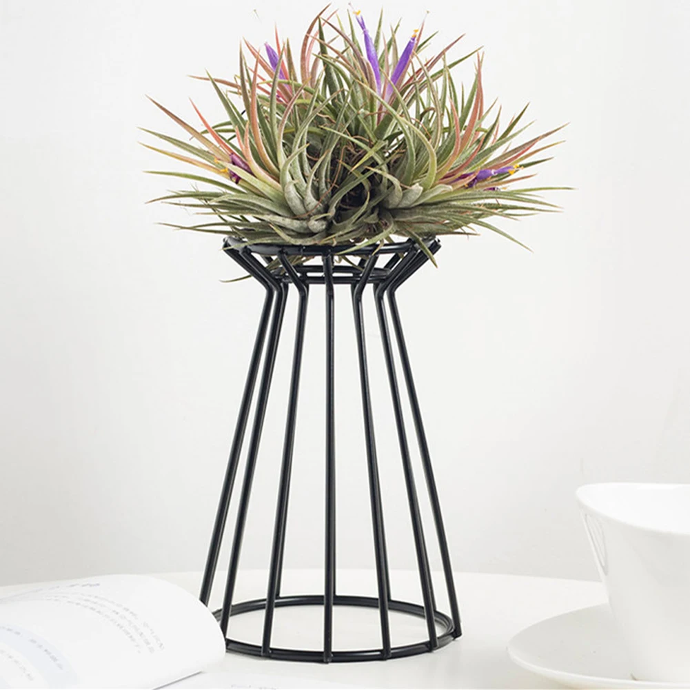 

Стабильный геометрический контейнер в скандинавском стиле для помещений и улицы