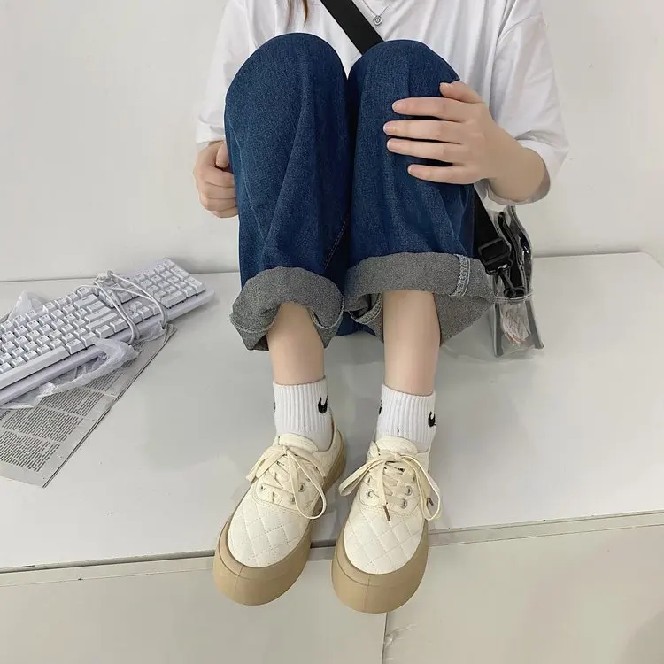 

Кроссовки женские, белые, на плоской вулканизированной подошве, весна-осень