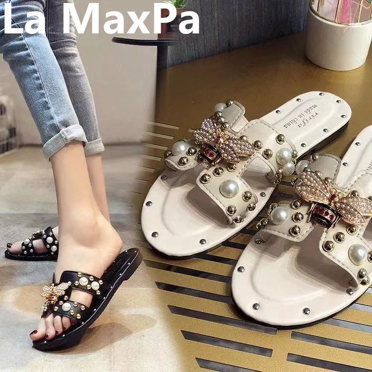 

2021 Women Slipper Pearl Rivet Bee Flats Summer Female Luxury Slippers Lady Beach Flip Flops Woman Slippers femmes sandales