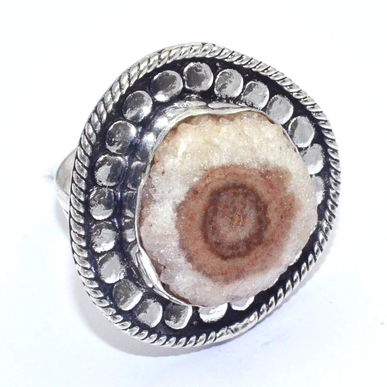 

Подлинное кольцо с солнечной кварцевой друзой, серебряное покрытие поверх меди, США, размер: 7,5, R7287