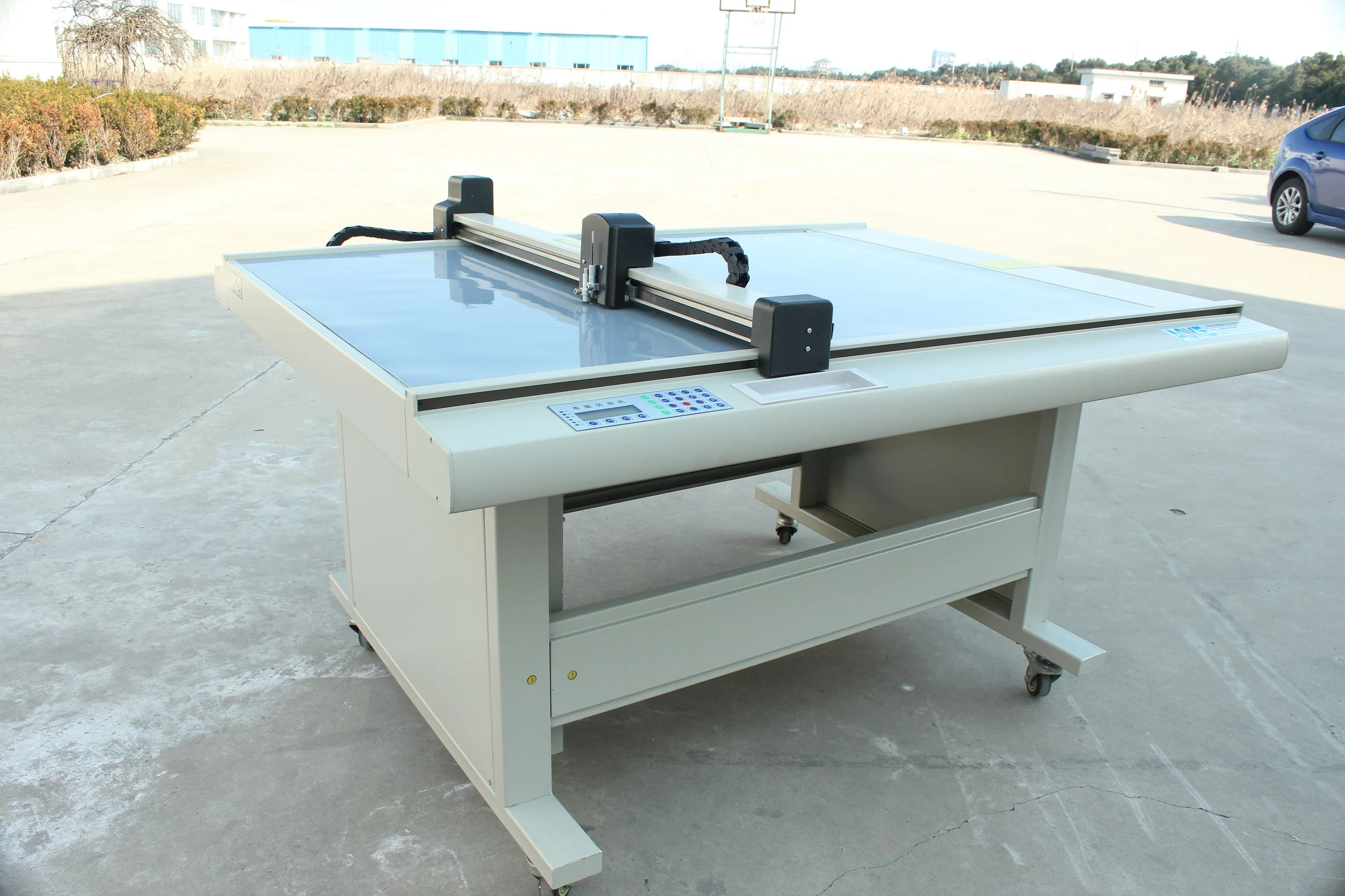 Хорошая цена Быстрая скорость 2 мм картон режущий плоттер | Инструменты