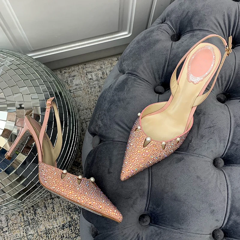 

Женские туфли на высоком каблуке, с острым носком