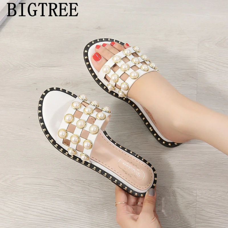 Белые шлепанцы с жемчугом кожаные милые женская летняя обувь большого размера